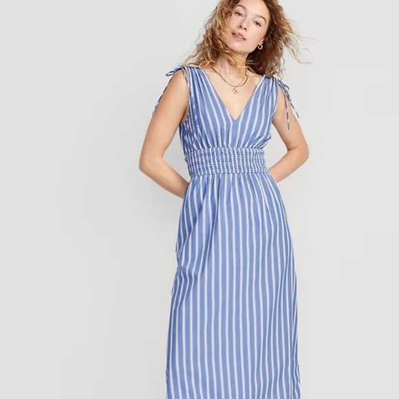 Old Navy Sz L Blue V Neck Stretch Tank Maxi Flare Dress Tie Shoulder Smocked - Picture 1 of 9